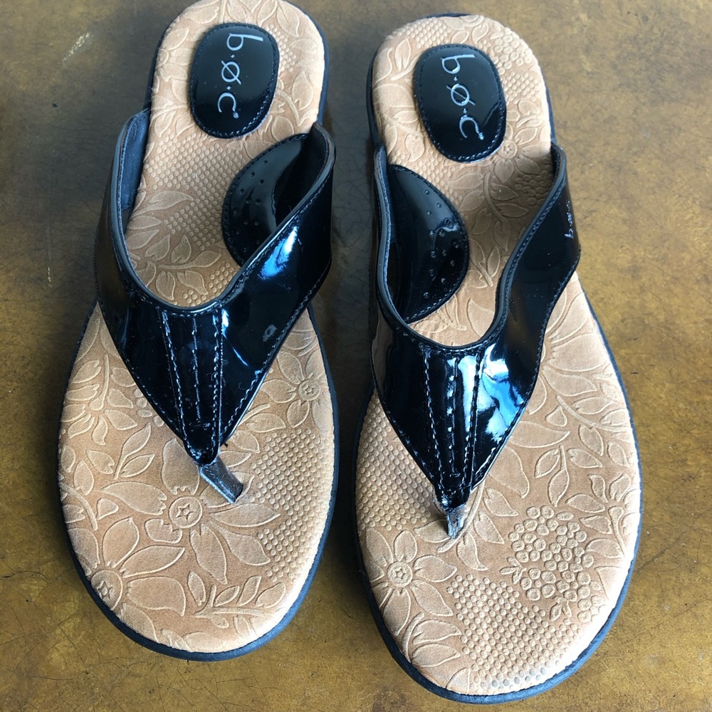 B.O.C. Patton leather flip flops